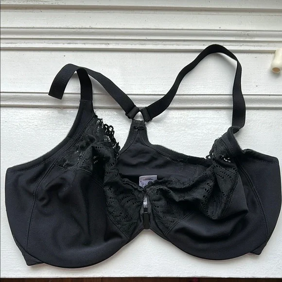 Elegant Black Lace Bra - Picture 3 of 8